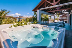 Luxury Penthouse with Jacuzzi, 2 min to Beach